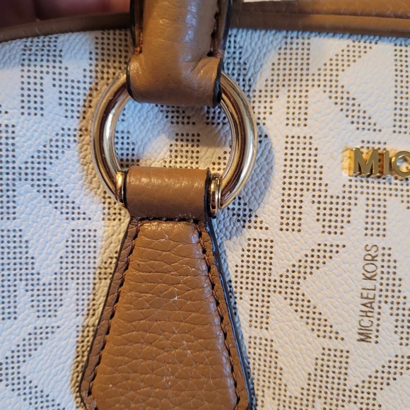 $125EMT Michael Kors vanilla Bedford Medium Tassel Leather Duffel EUC - Picture 8 of 15